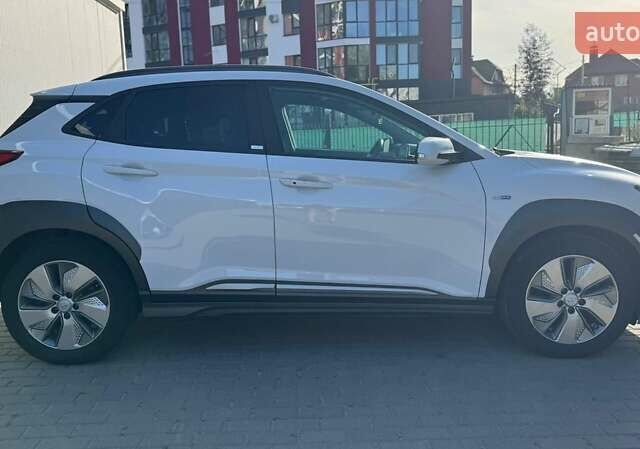 Белый Хендай Kona, объемом двигателя 0 л и пробегом 71 тыс. км за 18900 $, фото 17 на Automoto.ua