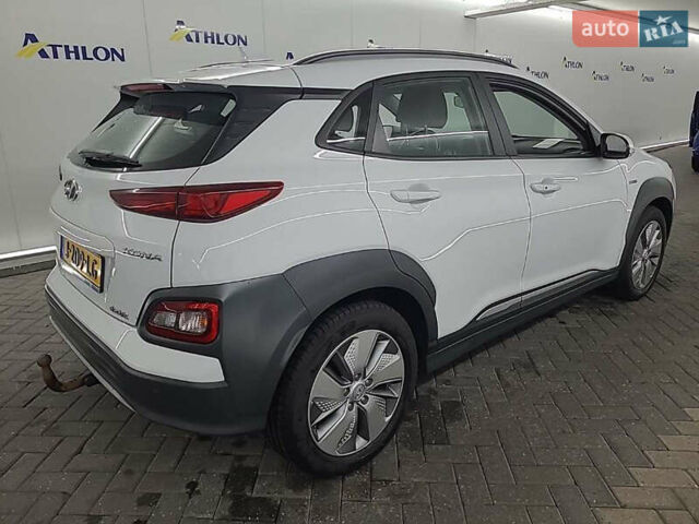 Білий Хендай Kona, об'ємом двигуна 0 л та пробігом 110 тис. км за 15999 $, фото 1 на Automoto.ua