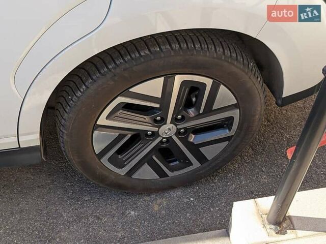 Білий Хендай Kona, об'ємом двигуна 0 л та пробігом 98 тис. км за 19000 $, фото 7 на Automoto.ua