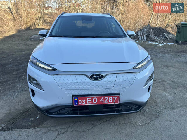 Белый Хендай Kona, объемом двигателя 0 л и пробегом 51 тыс. км за 15100 $, фото 19 на Automoto.ua