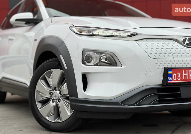 Белый Хендай Kona, объемом двигателя 0 л и пробегом 70 тыс. км за 16950 $, фото 11 на Automoto.ua