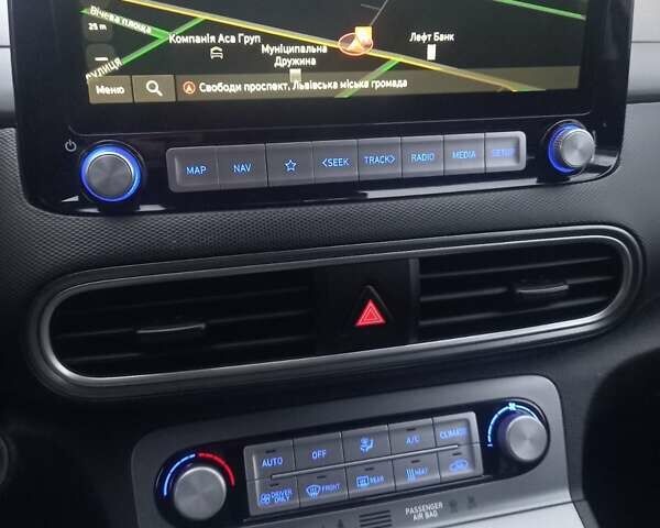 Білий Хендай Kona, об'ємом двигуна 0 л та пробігом 93 тис. км за 18950 $, фото 70 на Automoto.ua