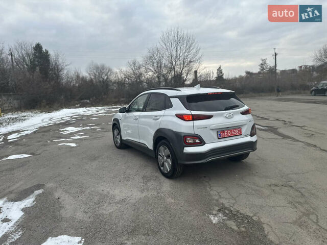 Белый Хендай Kona, объемом двигателя 0 л и пробегом 51 тыс. км за 15100 $, фото 11 на Automoto.ua