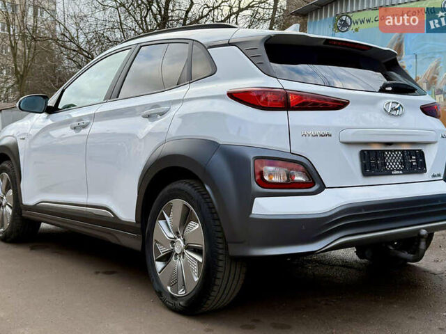 Білий Хендай Kona, об'ємом двигуна 0 л та пробігом 125 тис. км за 16999 $, фото 8 на Automoto.ua