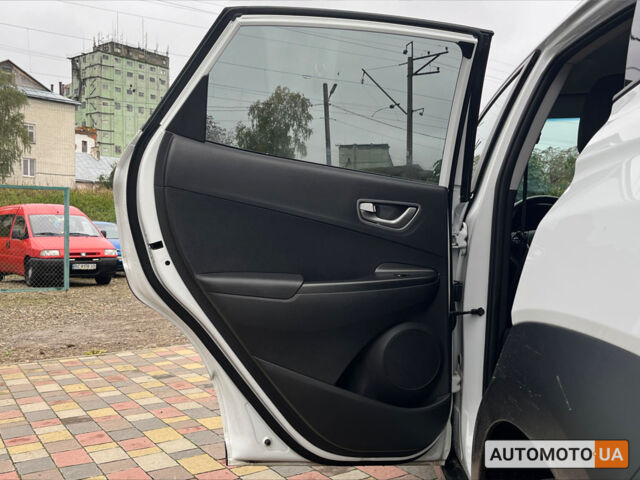 Білий Хендай Kona, об'ємом двигуна 39 л та пробігом 46 тис. км за 16999 $, фото 23 на Automoto.ua