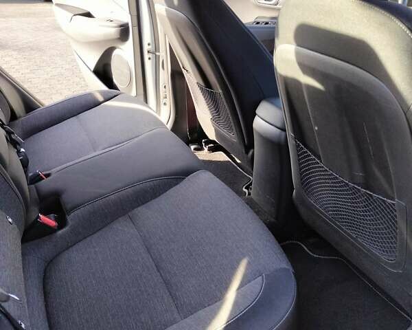 Білий Хендай Kona, об'ємом двигуна 0 л та пробігом 149 тис. км за 17000 $, фото 12 на Automoto.ua