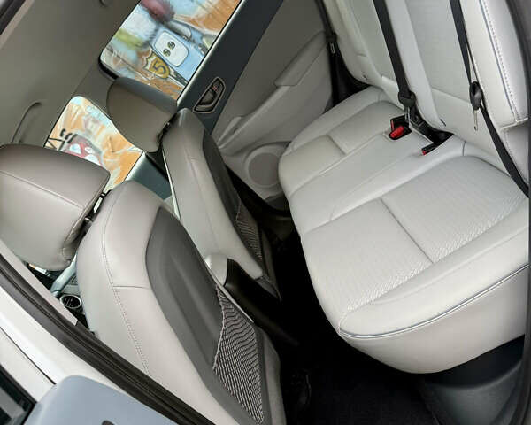Білий Хендай Kona, об'ємом двигуна 0 л та пробігом 125 тис. км за 16999 $, фото 27 на Automoto.ua