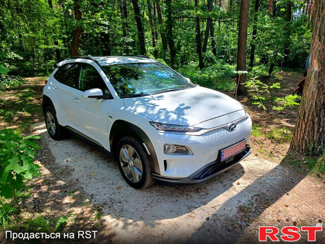 Белый Хендай Kona, объемом двигателя 0.15 л и пробегом 85 тыс. км за 15700 $, фото 3 на Automoto.ua