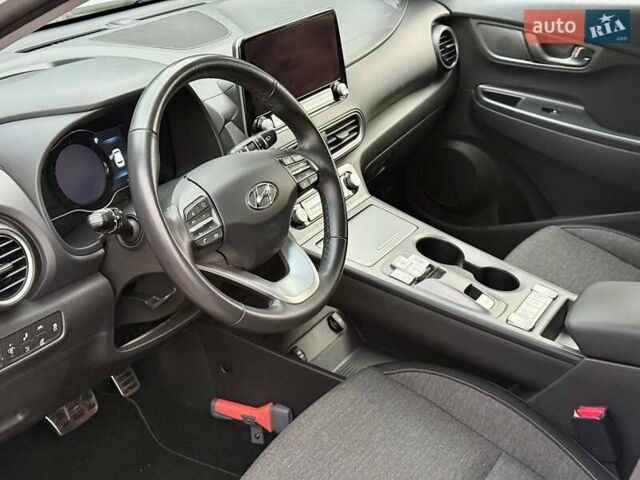 Белый Хендай Kona, объемом двигателя 0 л и пробегом 70 тыс. км за 17700 $, фото 20 на Automoto.ua