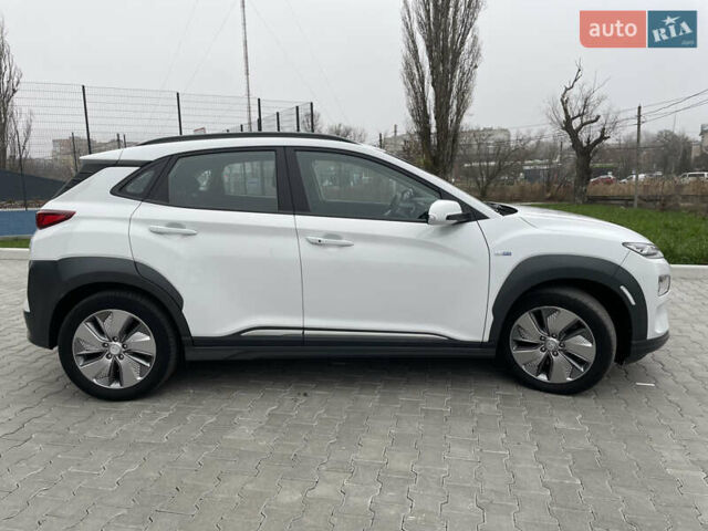 Білий Хендай Kona, об'ємом двигуна 0 л та пробігом 110 тис. км за 17300 $, фото 27 на Automoto.ua