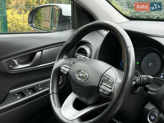 Білий Хендай Kona, об'ємом двигуна 0 л та пробігом 95 тис. км за 18150 $, фото 101 на Automoto.ua