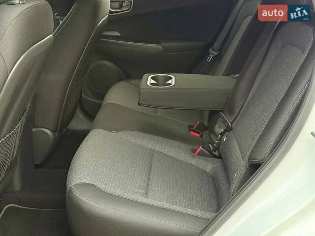 Белый Хендай Kona, объемом двигателя 0 л и пробегом 70 тыс. км за 17700 $, фото 22 на Automoto.ua