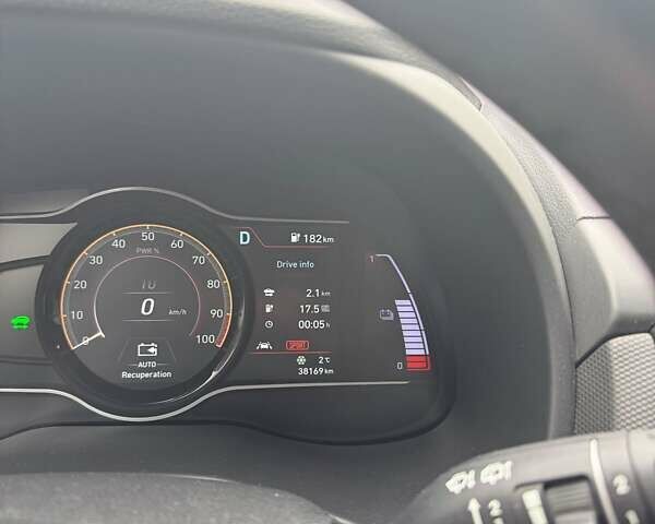 Белый Хендай Kona, объемом двигателя 0 л и пробегом 39 тыс. км за 17800 $, фото 6 на Automoto.ua