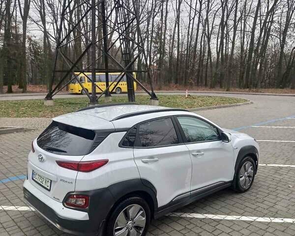 Білий Хендай Kona, об'ємом двигуна 0 л та пробігом 93 тис. км за 18950 $, фото 59 на Automoto.ua