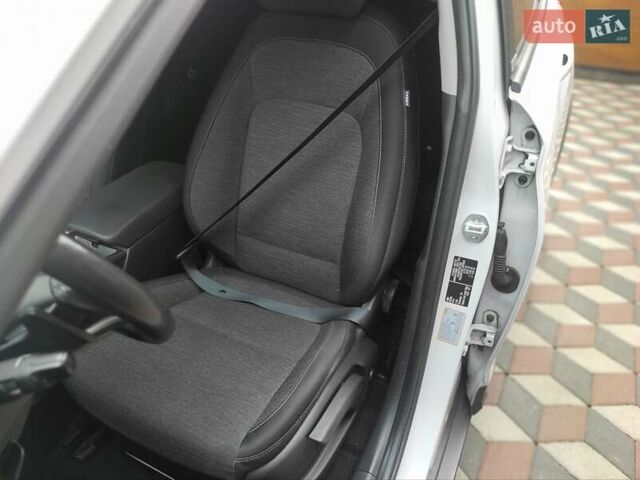 Белый Хендай Kona, объемом двигателя 0 л и пробегом 149 тыс. км за 17400 $, фото 5 на Automoto.ua