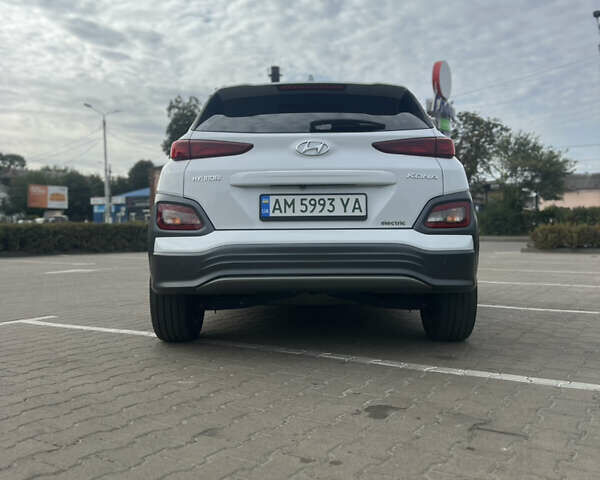 Белый Хендай Kona, объемом двигателя 0 л и пробегом 102 тыс. км за 15500 $, фото 8 на Automoto.ua