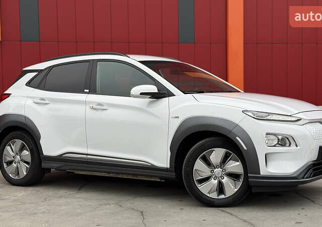 Белый Хендай Kona, объемом двигателя 0 л и пробегом 70 тыс. км за 16950 $, фото 10 на Automoto.ua