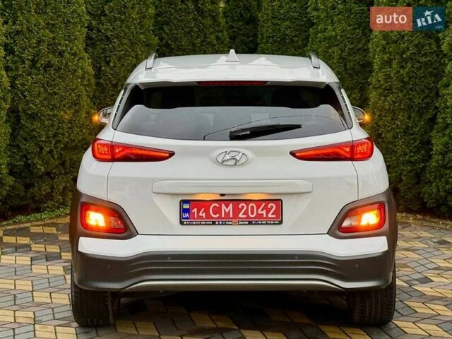 Белый Хендай Kona, объемом двигателя 0 л и пробегом 70 тыс. км за 17700 $, фото 7 на Automoto.ua