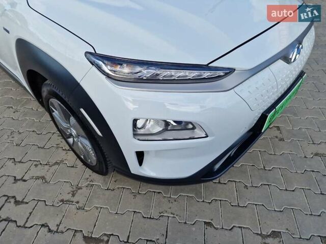 Белый Хендай Kona, объемом двигателя 0 л и пробегом 70 тыс. км за 16500 $, фото 5 на Automoto.ua