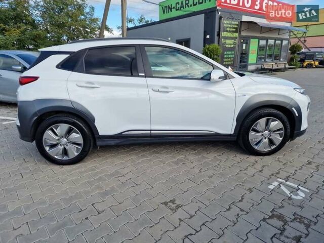 Белый Хендай Kona, объемом двигателя 0 л и пробегом 70 тыс. км за 16500 $, фото 9 на Automoto.ua