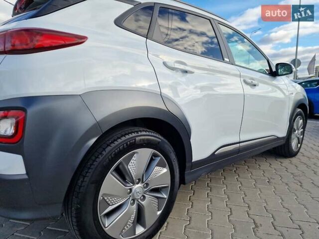 Белый Хендай Kona, объемом двигателя 0 л и пробегом 70 тыс. км за 16500 $, фото 10 на Automoto.ua