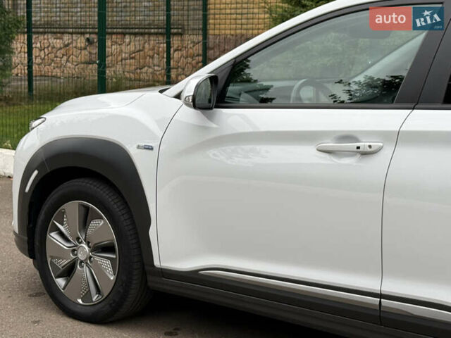 Білий Хендай Kona, об'ємом двигуна 0 л та пробігом 95 тис. км за 18150 $, фото 48 на Automoto.ua
