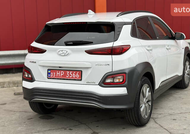 Белый Хендай Kona, объемом двигателя 0 л и пробегом 70 тыс. км за 16950 $, фото 12 на Automoto.ua