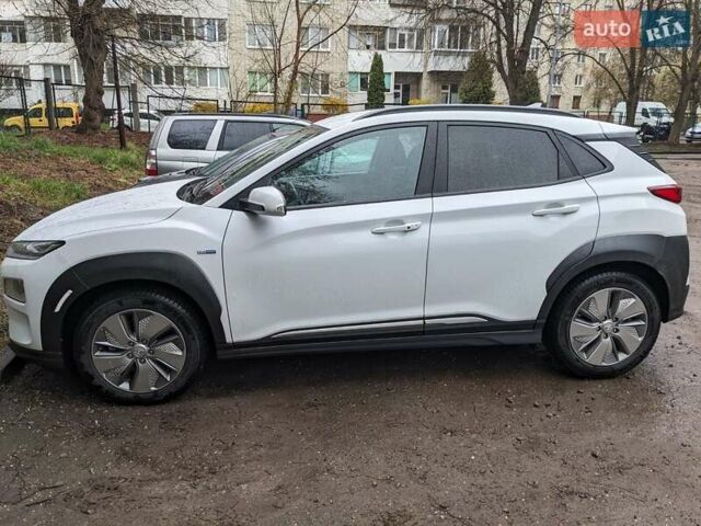 Білий Хендай Kona, об'ємом двигуна 0 л та пробігом 32 тис. км за 16500 $, фото 8 на Automoto.ua