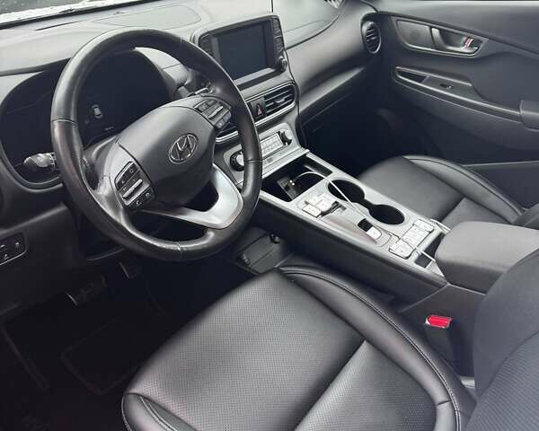 Белый Хендай Kona, объемом двигателя 0 л и пробегом 39 тыс. км за 17800 $, фото 5 на Automoto.ua