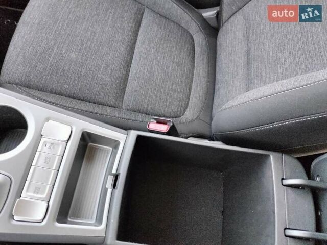 Білий Хендай Kona, об'ємом двигуна 0 л та пробігом 149 тис. км за 17000 $, фото 17 на Automoto.ua