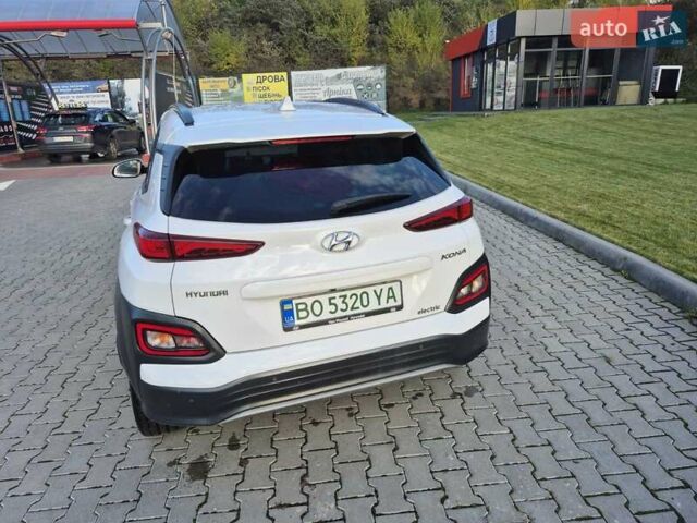 Белый Хендай Kona, объемом двигателя 0 л и пробегом 98 тыс. км за 17200 $, фото 9 на Automoto.ua