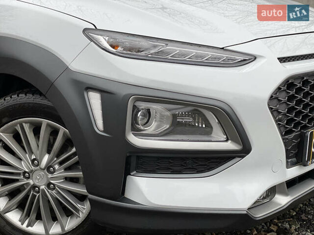Белый Хендай Kona, объемом двигателя 1.59 л и пробегом 43 тыс. км за 20490 $, фото 2 на Automoto.ua