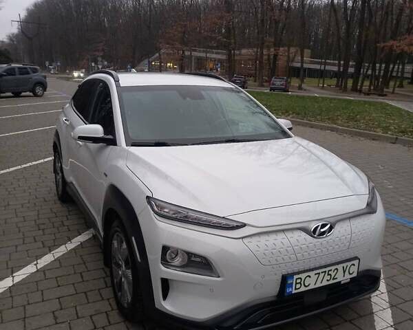 Білий Хендай Kona, об'ємом двигуна 0 л та пробігом 93 тис. км за 18950 $, фото 51 на Automoto.ua