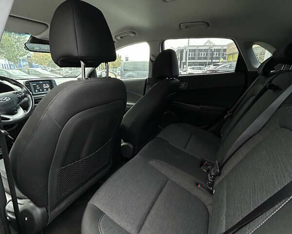 Хендай Kona 2020 в Днепре (Днепропетровске) на Automoto.ua Белый Хендай Kona, объемом двигателя 0 л и пробегом 57 тыс. км за 14900 $, фото 14 на Automoto.ua