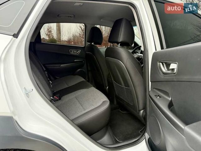Белый Хендай Kona, объемом двигателя 0 л и пробегом 115 тыс. км за 17250 $, фото 84 на Automoto.ua