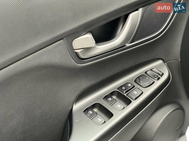 Белый Хендай Kona, объемом двигателя 1.59 л и пробегом 43 тыс. км за 20490 $, фото 23 на Automoto.ua