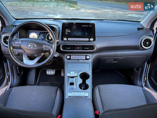 Белый Хендай Kona, объемом двигателя 0 л и пробегом 148 тыс. км за 18500 $, фото 41 на Automoto.ua