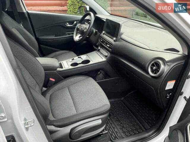 Белый Хендай Kona, объемом двигателя 0 л и пробегом 46 тыс. км за 17500 $, фото 15 на Automoto.ua