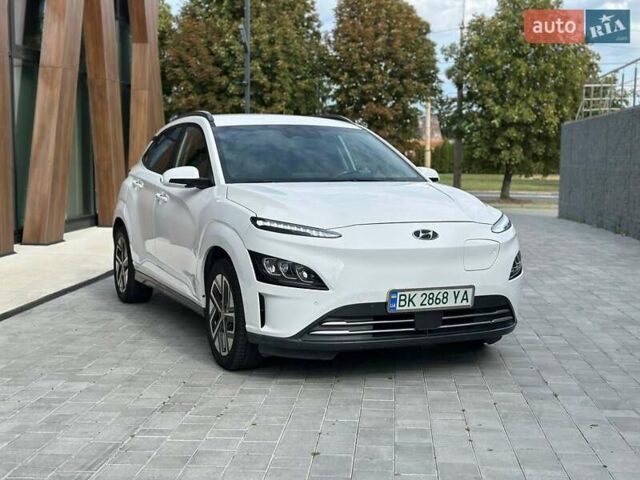 Белый Хендай Kona, объемом двигателя 0 л и пробегом 72 тыс. км за 16700 $, фото 8 на Automoto.ua