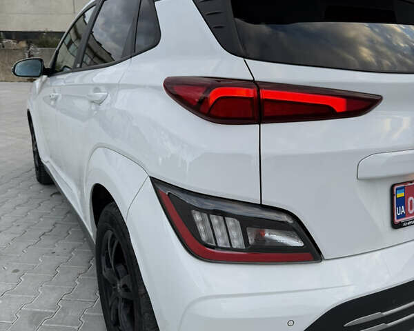 Білий Хендай Kona, об'ємом двигуна 0 л та пробігом 63 тис. км за 16499 $, фото 23 на Automoto.ua