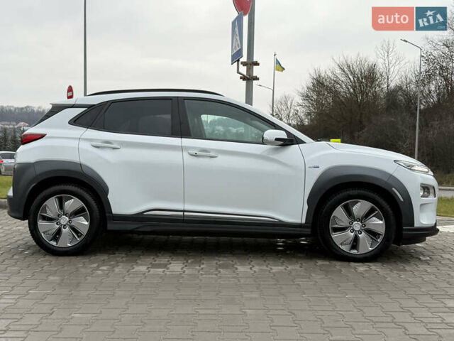Белый Хендай Kona, объемом двигателя 0 л и пробегом 86 тыс. км за 18600 $, фото 9 на Automoto.ua