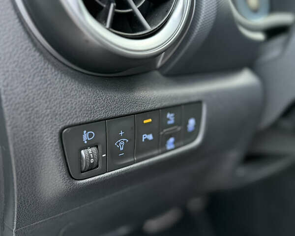 Білий Хендай Kona, об'ємом двигуна 0 л та пробігом 63 тис. км за 16499 $, фото 20 на Automoto.ua