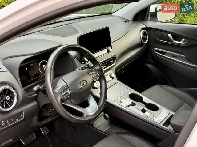 Белый Хендай Kona, объемом двигателя 0 л и пробегом 39 тыс. км за 17400 $, фото 20 на Automoto.ua