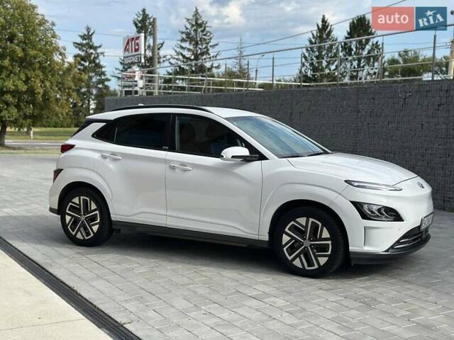 Белый Хендай Kona, объемом двигателя 0 л и пробегом 72 тыс. км за 16700 $, фото 2 на Automoto.ua