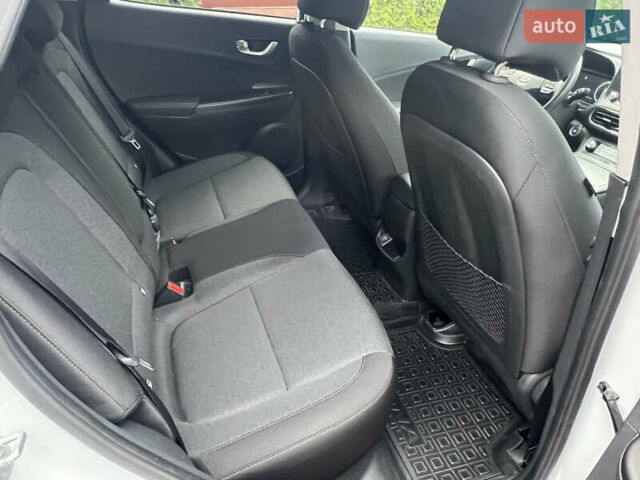 Белый Хендай Kona, объемом двигателя 0 л и пробегом 46 тыс. км за 17500 $, фото 16 на Automoto.ua