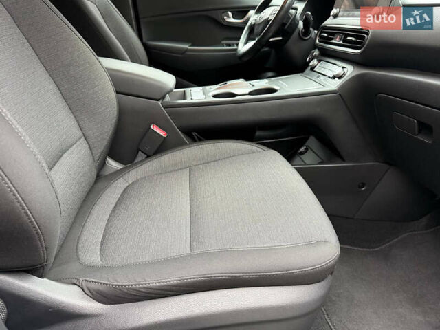 Белый Хендай Kona, объемом двигателя 0 л и пробегом 65 тыс. км за 17400 $, фото 34 на Automoto.ua