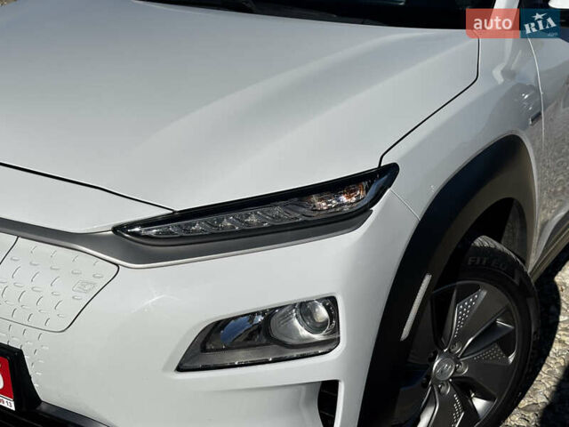 Білий Хендай Kona, об'ємом двигуна 0 л та пробігом 53 тис. км за 15900 $, фото 17 на Automoto.ua