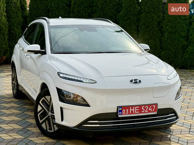 Белый Хендай Kona, объемом двигателя 0 л и пробегом 39 тыс. км за 16900 $, фото 3 на Automoto.ua