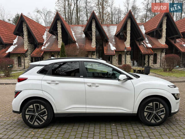 Белый Хендай Kona, объемом двигателя 0 л и пробегом 65 тыс. км за 17400 $, фото 6 на Automoto.ua