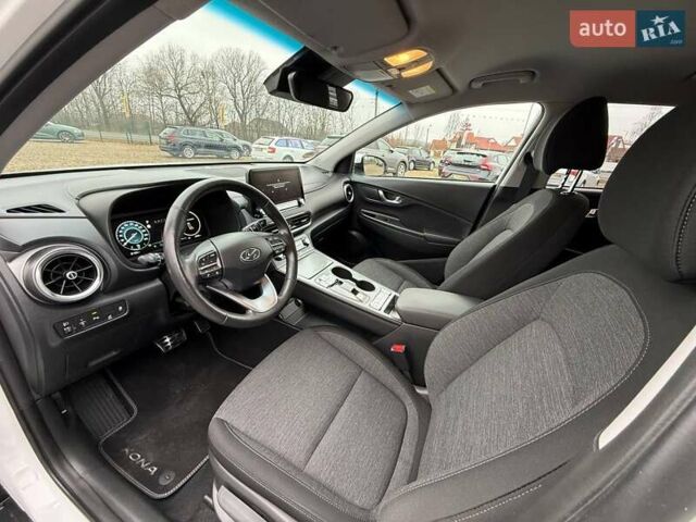 Білий Хендай Kona, об'ємом двигуна 0 л та пробігом 20 тис. км за 18699 $, фото 15 на Automoto.ua